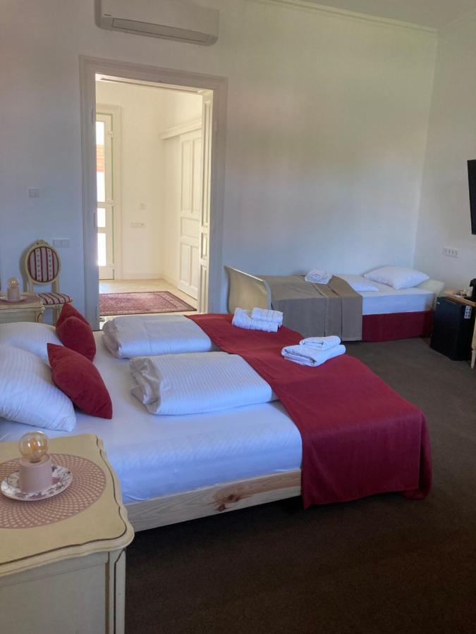 Kira Panzio Bed & Breakfast Lengyeltoti Exterior photo